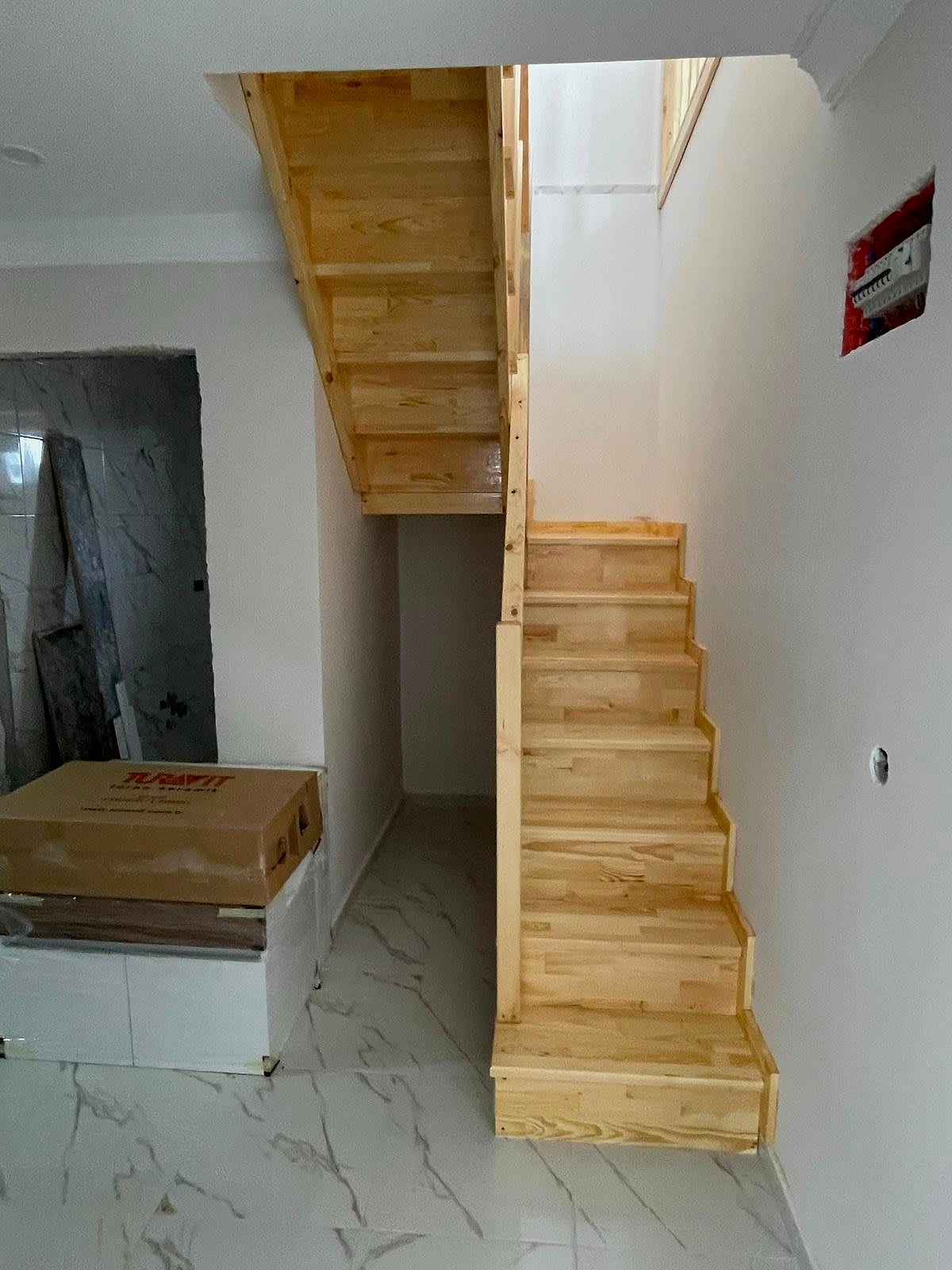 maltepe-ahsap-merdiven-modelleri