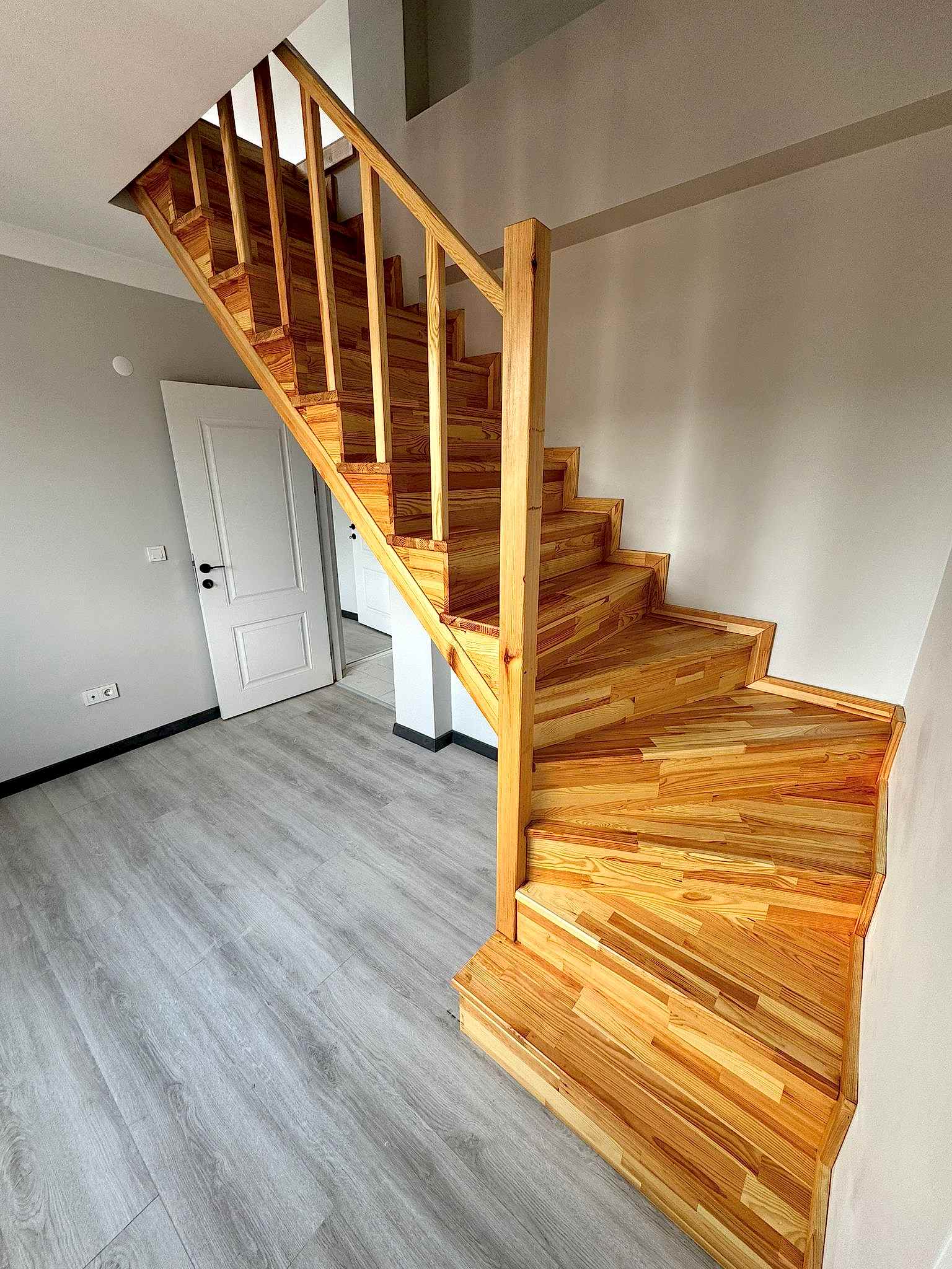 maltepe-ahsap-merdiven-modelleri