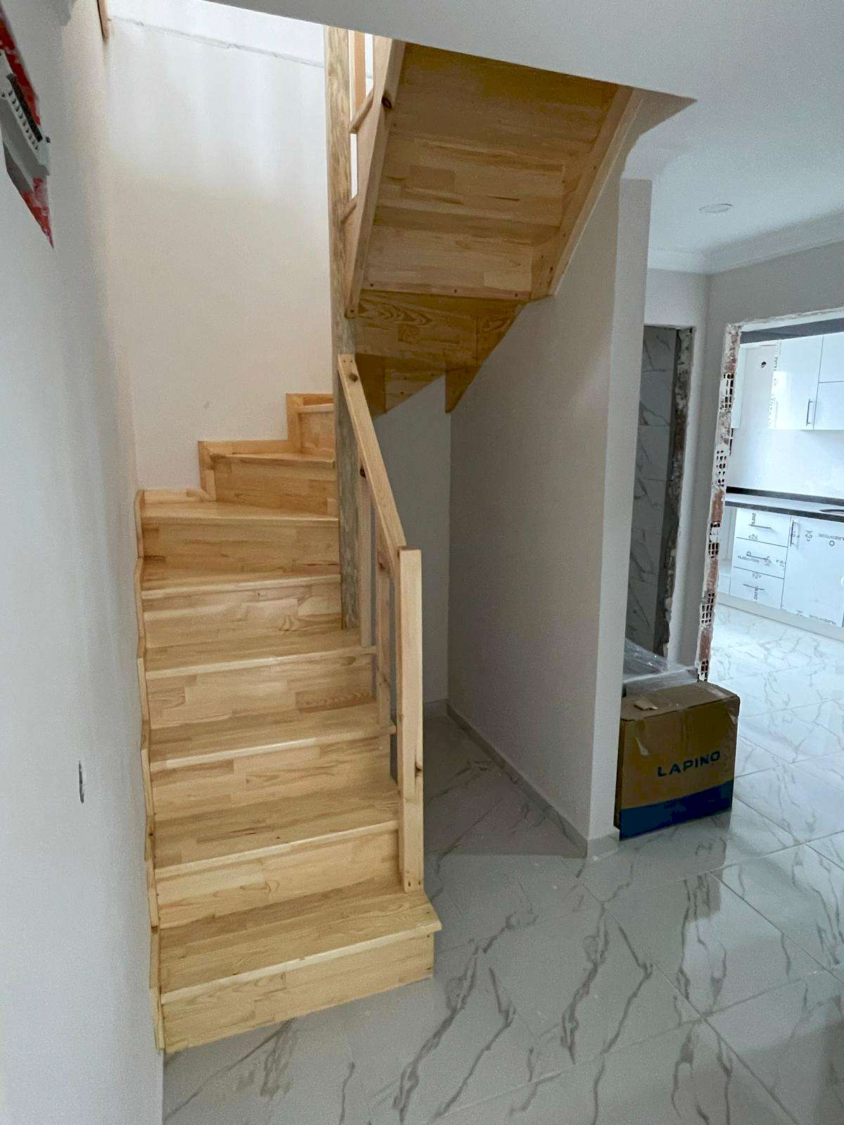 maltepe-ahsap-merdiven-modelleri