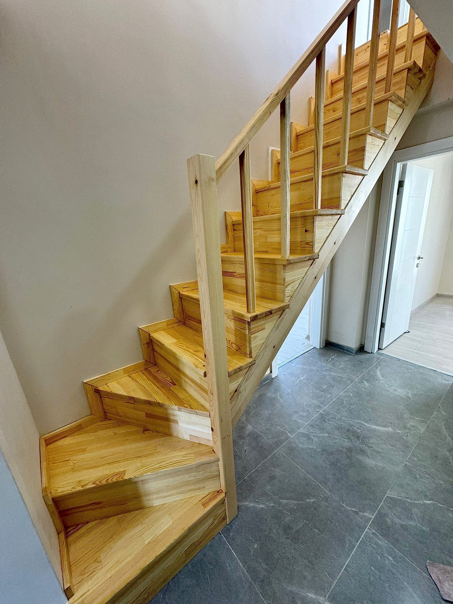 maltepe-ahsap-merdiven-modelleri