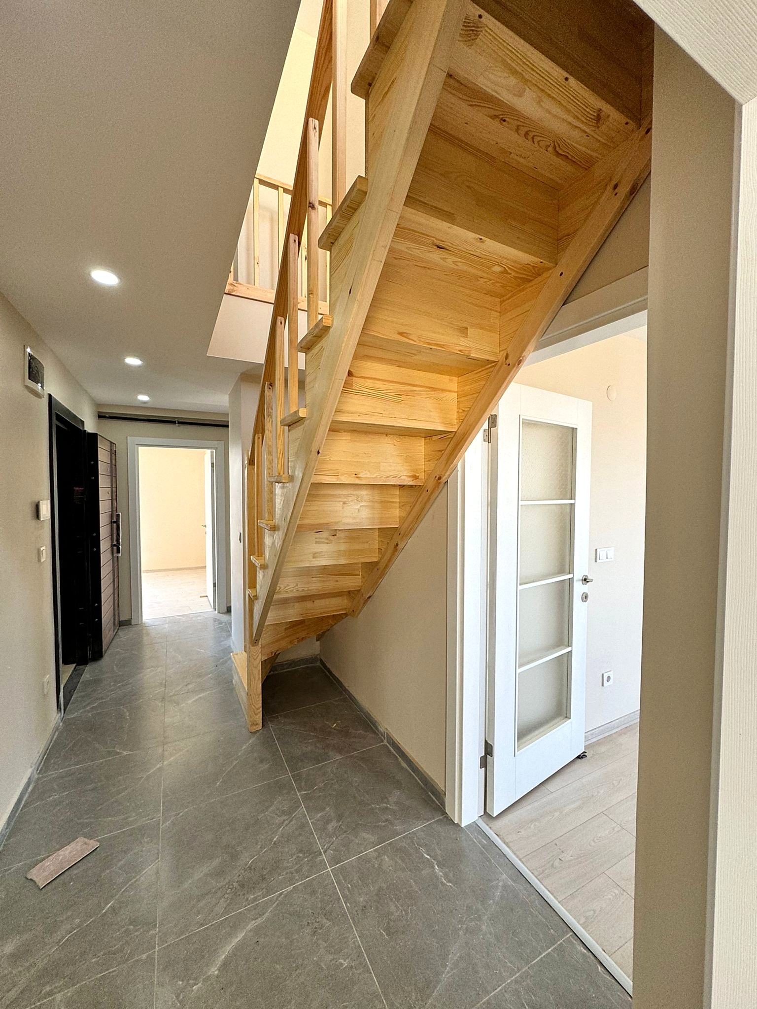 maltepe-ahsap-merdiven-modelleri