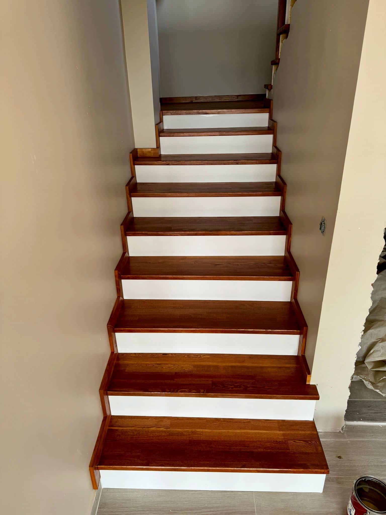 maltepe-ahsap-merdiven-modelleri