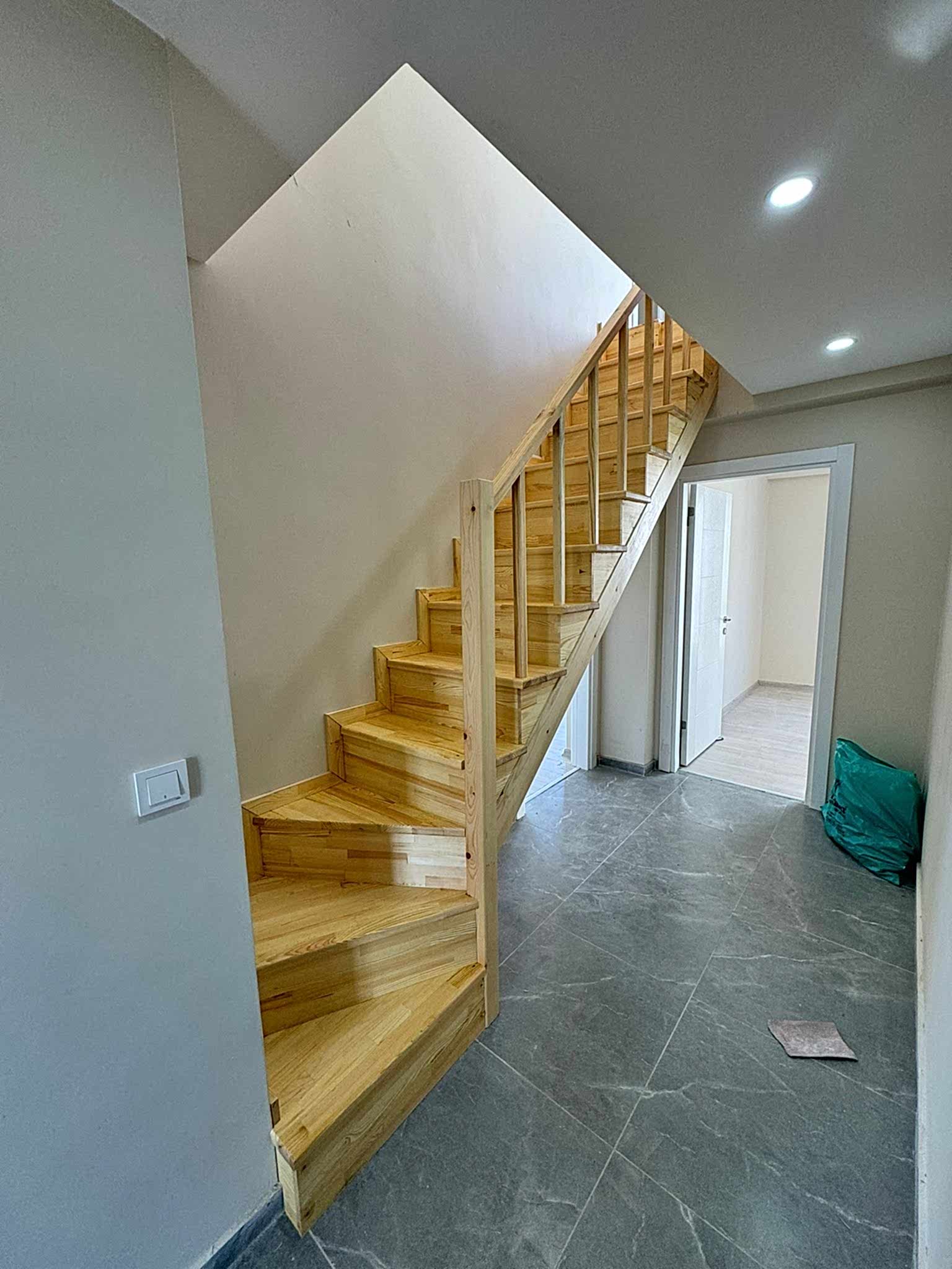 maltepe-ahsap-merdiven-modelleri